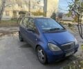Синий Мерседес А класс, объемом двигателя 1.7 л и пробегом 300 тыс. км за 700 $, фото 1 на Automoto.ua