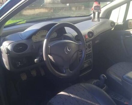 Синий Мерседес А класс, объемом двигателя 1.69 л и пробегом 200 тыс. км за 3300 $, фото 5 на Automoto.ua