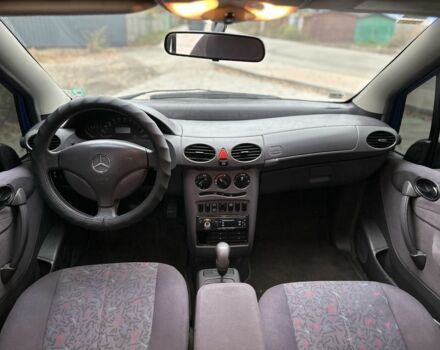 Синий Мерседес А класс, объемом двигателя 1.6 л и пробегом 235 тыс. км за 3500 $, фото 19 на Automoto.ua