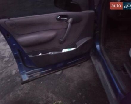 Синий Мерседес А класс, объемом двигателя 1.7 л и пробегом 330 тыс. км за 3000 $, фото 2 на Automoto.ua