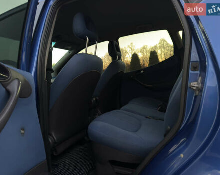 Мерседес А клас 2001 у Чернівцях на Automoto.ua Синій Мерседес А клас, об'ємом двигуна 1.7 л та пробігом 340 тис. км за 2750 $, фото 22 на Automoto.ua