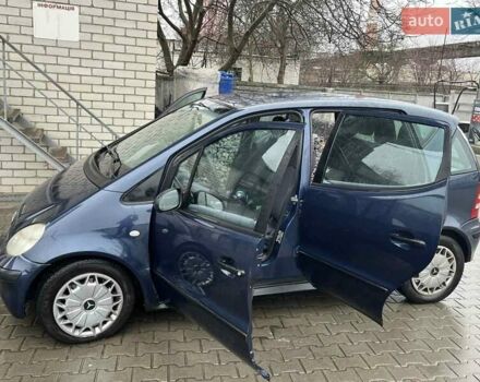 Синий Мерседес А класс, объемом двигателя 1.7 л и пробегом 300 тыс. км за 3600 $, фото 3 на Automoto.ua