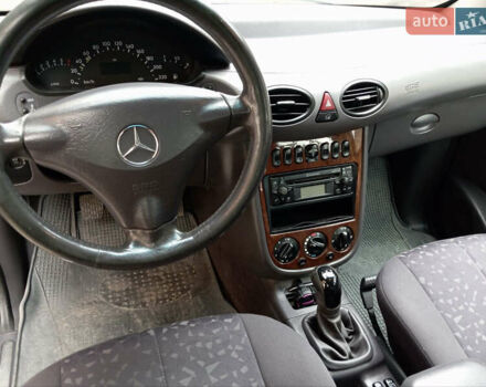 Синий Мерседес А класс, объемом двигателя 1.4 л и пробегом 235 тыс. км за 2950 $, фото 3 на Automoto.ua