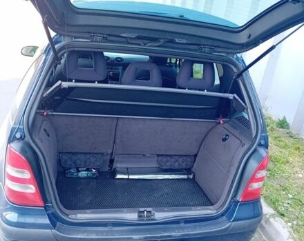 Мерседес А класс 2002 в Броварах на Automoto.ua Синий Мерседес А класс, объемом двигателя 1.7 л и пробегом 232 тыс. км за 3900 $, фото 4 на Automoto.ua