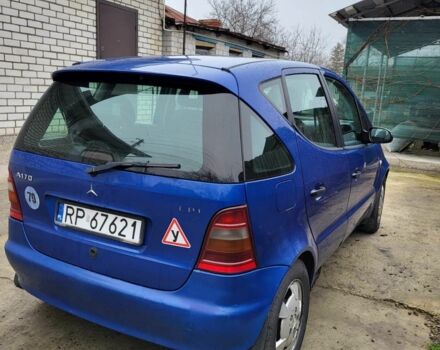 Синий Мерседес А класс, объемом двигателя 1.7 л и пробегом 200 тыс. км за 1200 $, фото 2 на Automoto.ua