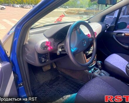 Синий Мерседес А класс, объемом двигателя 1.6 л и пробегом 187 тыс. км за 3900 $, фото 3 на Automoto.ua