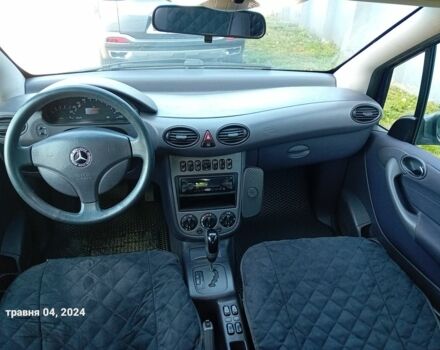 Мерседес А класс 2002 в Броварах на Automoto.ua Синий Мерседес А класс, объемом двигателя 1.7 л и пробегом 232 тыс. км за 3900 $, фото 5 на Automoto.ua