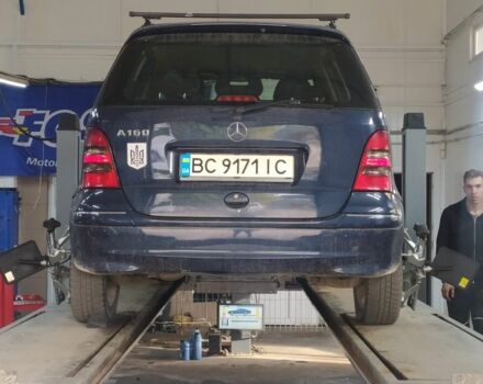 Синий Мерседес А класс, объемом двигателя 1.6 л и пробегом 140 тыс. км за 5000 $, фото 1 на Automoto.ua