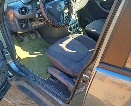 Синій Мерседес А клас, об'ємом двигуна 1.7 л та пробігом 260 тис. км за 2700 $, фото 2 на Automoto.ua