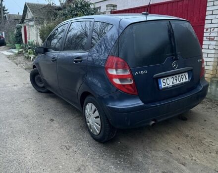 Синий Мерседес А класс, объемом двигателя 2 л и пробегом 300 тыс. км за 1850 $, фото 1 на Automoto.ua