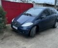 Синий Мерседес А класс, объемом двигателя 2 л и пробегом 300 тыс. км за 1850 $, фото 1 на Automoto.ua