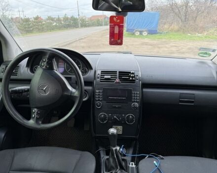 Синий Мерседес А класс, объемом двигателя 2 л и пробегом 300 тыс. км за 1850 $, фото 4 на Automoto.ua