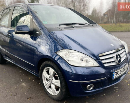 Синий Мерседес А класс, объемом двигателя 1.99 л и пробегом 322 тыс. км за 8000 $, фото 2 на Automoto.ua