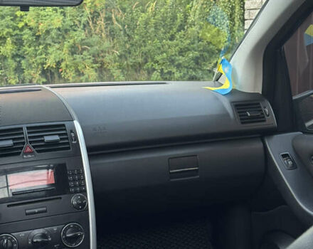 Синій Мерседес А клас, об'ємом двигуна 1.7 л та пробігом 232 тис. км за 5500 $, фото 13 на Automoto.ua