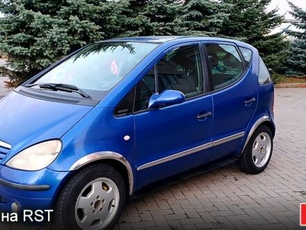 Синий Мерседес А класс, объемом двигателя 1.7 л и пробегом 300 тыс. км за 3700 $, фото 1 на Automoto.ua