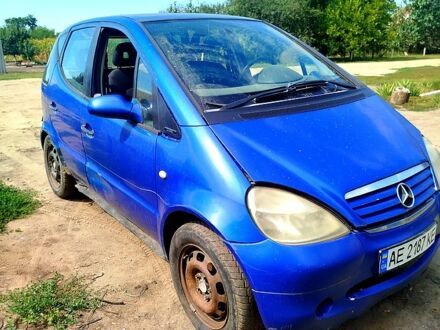 Мерседес А класс 1998 в Петропавловке на Automoto.ua Синий Мерседес А класс, объемом двигателя 1.7 л и пробегом 233 тыс. км за 1100 $, фото 1 на Automoto.ua