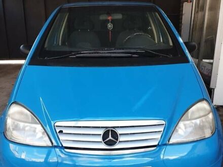 Синий Мерседес А класс, объемом двигателя 1.6 л и пробегом 250 тыс. км за 3200 $, фото 1 на Automoto.ua