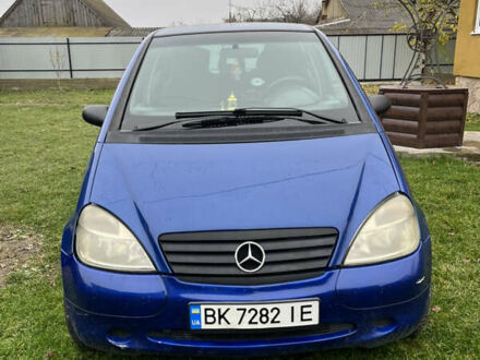 Синий Мерседес А класс, объемом двигателя 1.69 л и пробегом 316 тыс. км за 3000 $, фото 1 на Automoto.ua