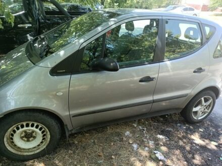 Синий Мерседес А класс, объемом двигателя 2 л и пробегом 300 тыс. км за 1600 $, фото 1 на Automoto.ua