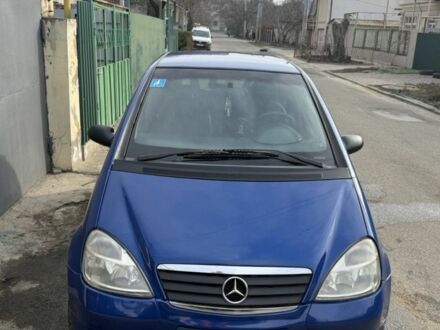 Синий Мерседес А класс, объемом двигателя 1.4 л и пробегом 200 тыс. км за 3000 $, фото 1 на Automoto.ua