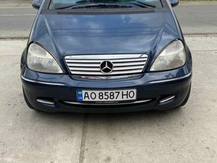 Мерседес А класс 2001 в Виноградове на Automoto.ua Синий Мерседес А класс, объемом двигателя 1.7 л и пробегом 348 тыс. км за 3000 $, фото 1 на Automoto.ua