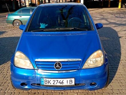 Синий Мерседес А класс, объемом двигателя 1.6 л и пробегом 270 тыс. км за 2500 $, фото 1 на Automoto.ua