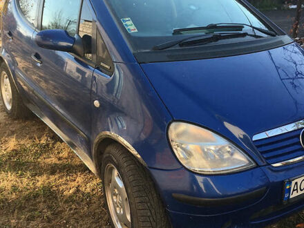 Синий Мерседес А класс, объемом двигателя 1.7 л и пробегом 200 тыс. км за 2800 $, фото 1 на Automoto.ua