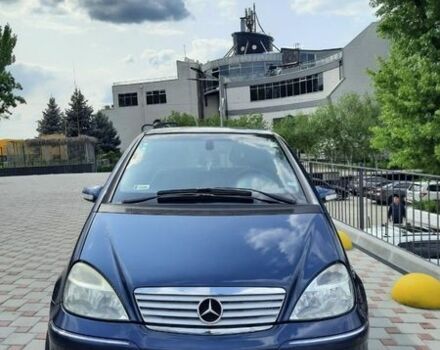 Синий Мерседес А класс, объемом двигателя 1.9 л и пробегом 251 тыс. км за 3999 $, фото 1 на Automoto.ua