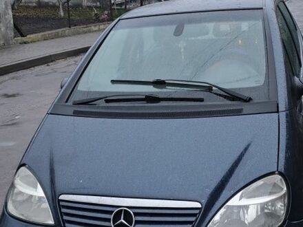 Синий Мерседес А класс, объемом двигателя 1.7 л и пробегом 311 тыс. км за 3800 $, фото 1 на Automoto.ua