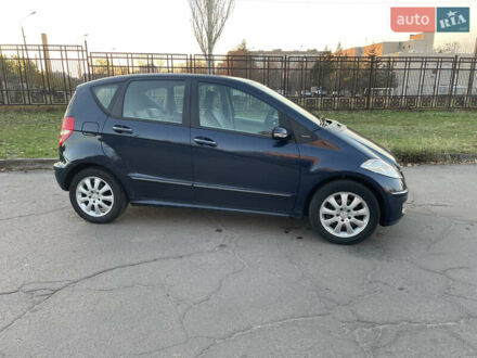 Синий Мерседес А класс, объемом двигателя 2.03 л и пробегом 200 тыс. км за 4000 $, фото 1 на Automoto.ua