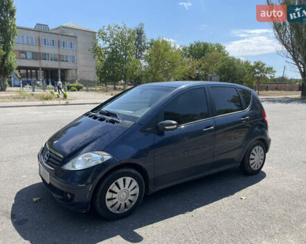 Синий Мерседес А класс, объемом двигателя 2 л и пробегом 296 тыс. км за 2400 $, фото 1 на Automoto.ua