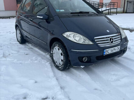 Синий Мерседес А класс, объемом двигателя 1.99 л и пробегом 215 тыс. км за 4500 $, фото 1 на Automoto.ua