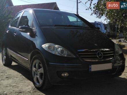 Синий Мерседес А класс, объемом двигателя 2 л и пробегом 229 тыс. км за 6000 $, фото 1 на Automoto.ua