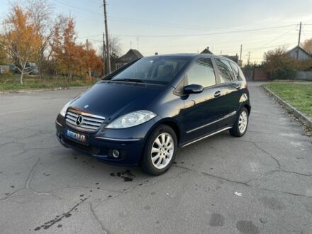 Синий Мерседес А класс, объемом двигателя 2 л и пробегом 150 тыс. км за 4000 $, фото 1 на Automoto.ua