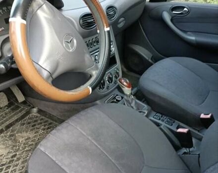 Зеленый Мерседес А класс, объемом двигателя 1.4 л и пробегом 240 тыс. км за 3650 $, фото 2 на Automoto.ua