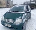 Зеленый Мерседес А класс, объемом двигателя 1.4 л и пробегом 280 тыс. км за 2400 $, фото 1 на Automoto.ua