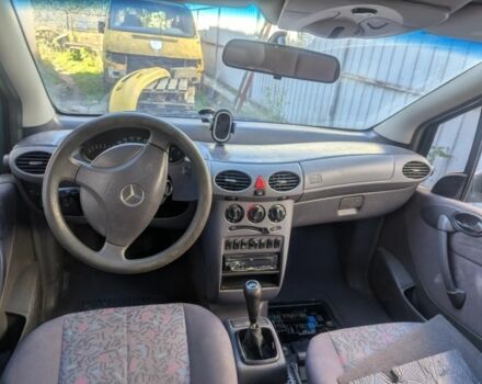 Зелений Мерседес А клас, об'ємом двигуна 1.4 л та пробігом 251 тис. км за 2800 $, фото 5 на Automoto.ua