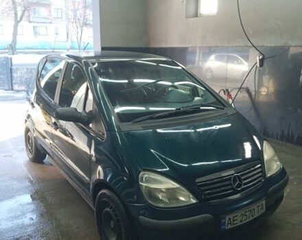 Зеленый Мерседес А класс, объемом двигателя 1.7 л и пробегом 300 тыс. км за 3000 $, фото 1 на Automoto.ua