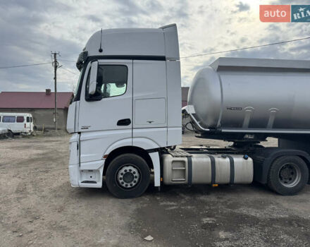 Белый Мерседес Актрос, объемом двигателя 12.9 л и пробегом 10 тыс. км за 18000 $, фото 2 на Automoto.ua