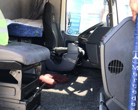Білий Мерседес Актрос, об'ємом двигуна 12 л та пробігом 520 тис. км за 10500 $, фото 7 на Automoto.ua