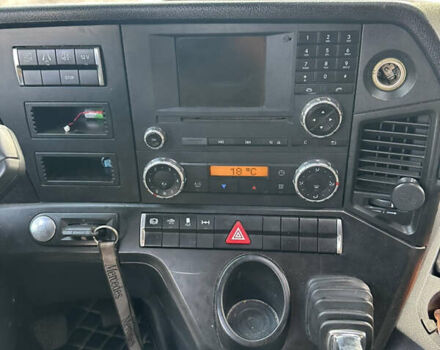 Белый Мерседес Актрос, объемом двигателя 12.81 л и пробегом 895 тыс. км за 22000 $, фото 13 на Automoto.ua