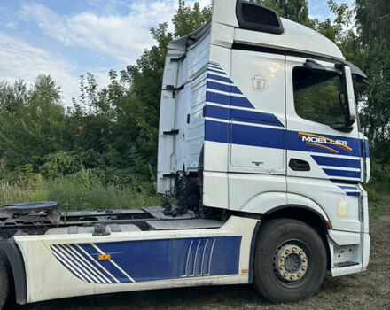 Белый Мерседес Актрос, объемом двигателя 12.81 л и пробегом 895 тыс. км за 22000 $, фото 6 на Automoto.ua