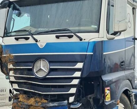 Белый Мерседес Актрос, объемом двигателя 12.9 л и пробегом 870 тыс. км за 10000 $, фото 1 на Automoto.ua