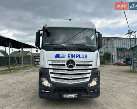 Белый Мерседес Актрос, объемом двигателя 12.81 л и пробегом 809 тыс. км за 30000 $, фото 8 на Automoto.ua
