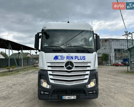 Белый Мерседес Актрос, объемом двигателя 12.81 л и пробегом 809 тыс. км за 30000 $, фото 9 на Automoto.ua