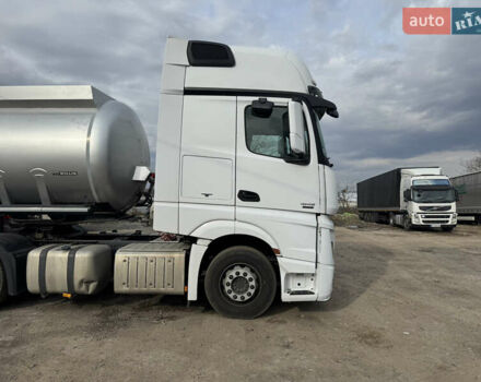 Белый Мерседес Актрос, объемом двигателя 12.9 л и пробегом 10 тыс. км за 18000 $, фото 1 на Automoto.ua