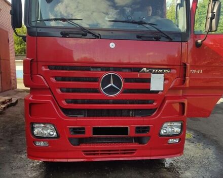 Красный Мерседес Актрос, объемом двигателя 12 л и пробегом 300 тыс. км за 30000 $, фото 1 на Automoto.ua