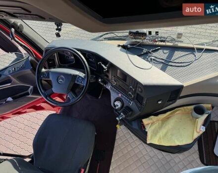 Красный Мерседес Актрос, объемом двигателя 12.81 л и пробегом 993 тыс. км за 47000 $, фото 3 на Automoto.ua