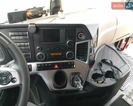 Красный Мерседес Актрос, объемом двигателя 12.81 л и пробегом 905 тыс. км за 23700 $, фото 7 на Automoto.ua