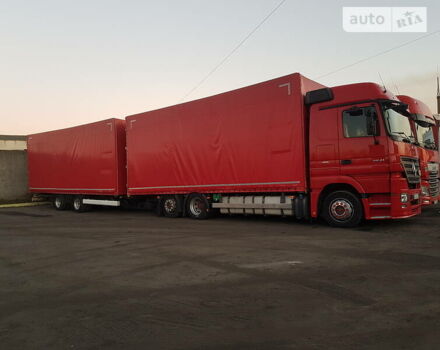 Красный Мерседес Актрос, объемом двигателя 12 л и пробегом 300 тыс. км за 30000 $, фото 1 на Automoto.ua